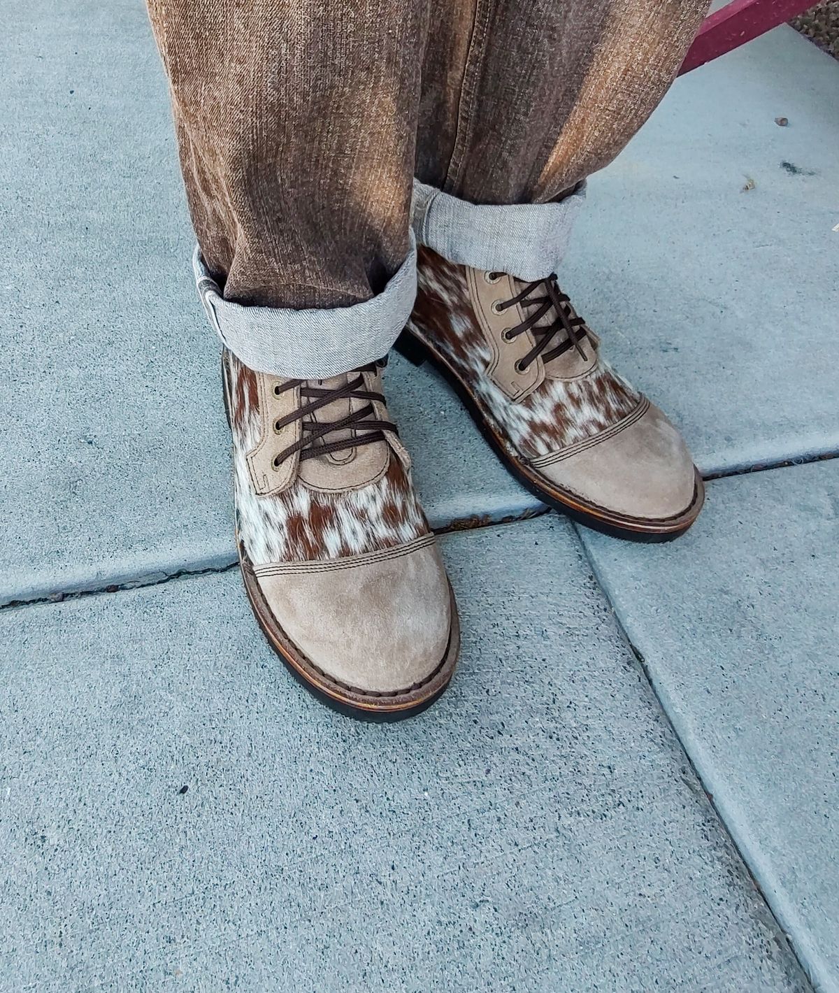 Photo by prospect_joe on June 10, 2024 of the Jim Green Numzaan in Nguni Hair-on-hide & Fawn Roughout.