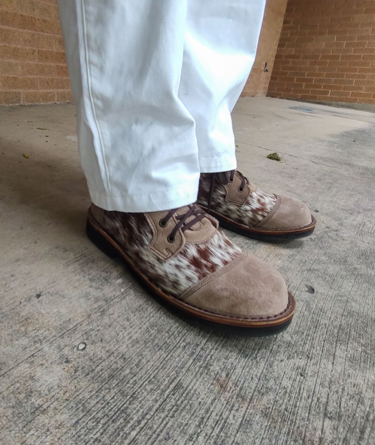 Photo by prospect_joe on June 13, 2024 of the Jim Green Numzaan in Nguni Hair-on-hide & Fawn Roughout.