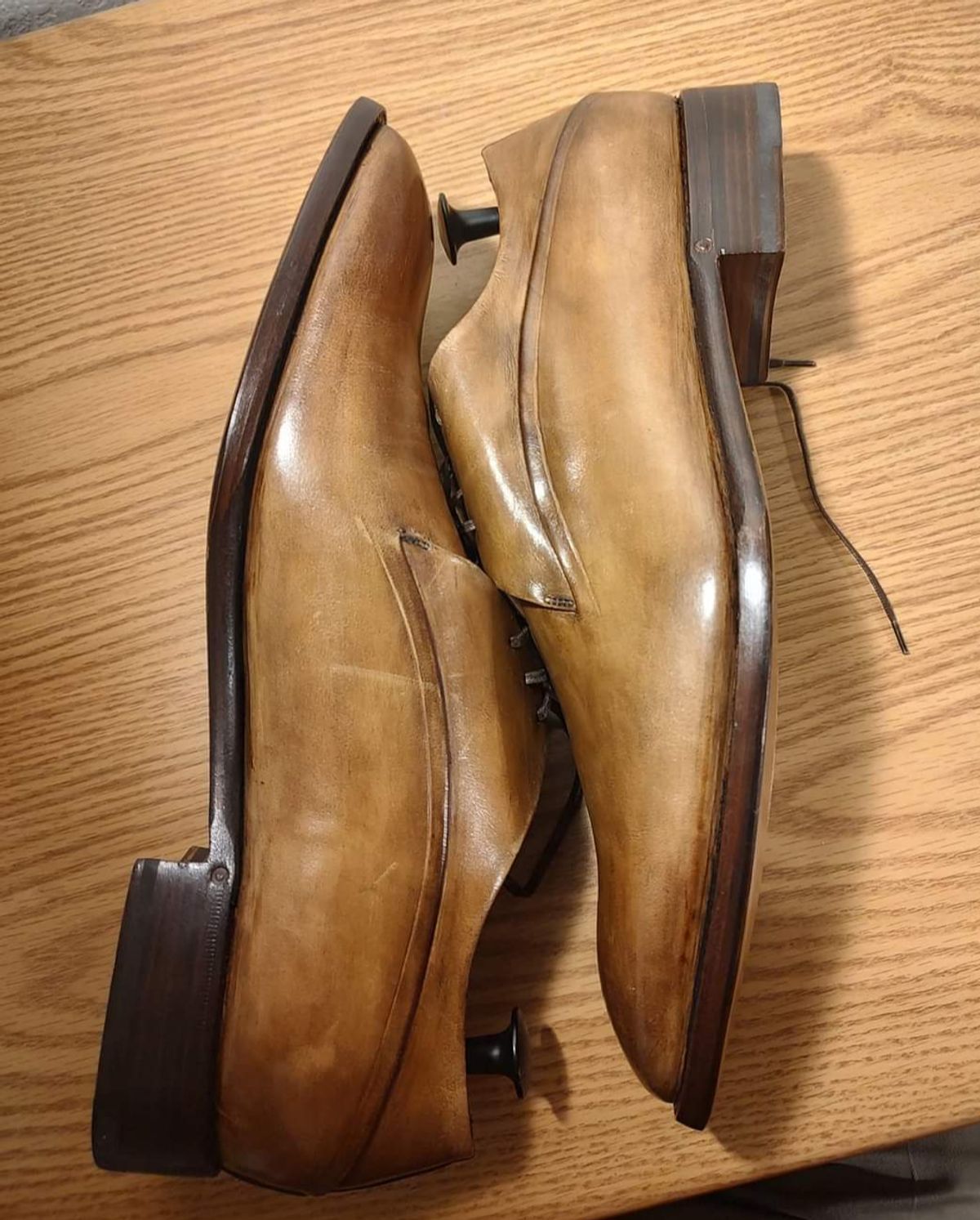 Photo by prospect_joe on November 29, 2022 of the Paul Stuart Unlisted Model in Tan Leather.
