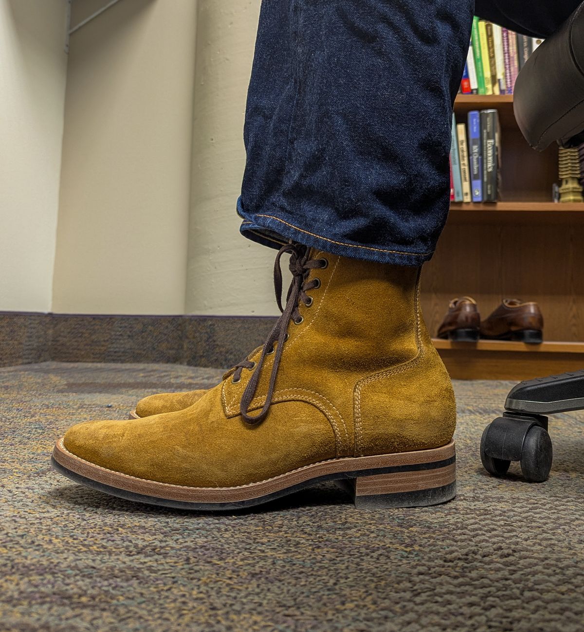 Photo by prospect_joe on January 22, 2025 of the Kiattoko Handmade Boondockers in Horween Wheat Chamois Roughout.