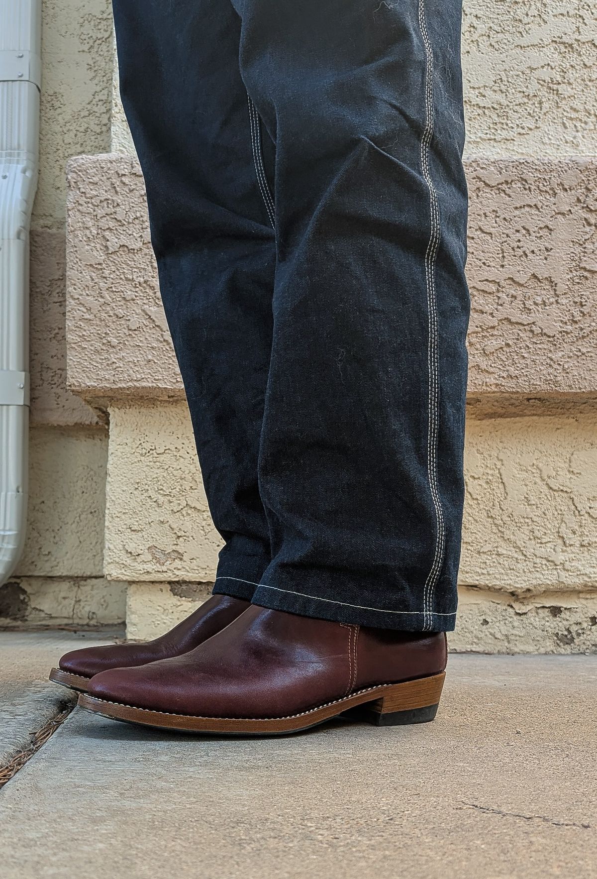 Photo by prospect_joe on September 14, 2025 of the Kiatokko Handmade Jodhpur in Wickett & Craig Burgundy Milled Traditional Harness.