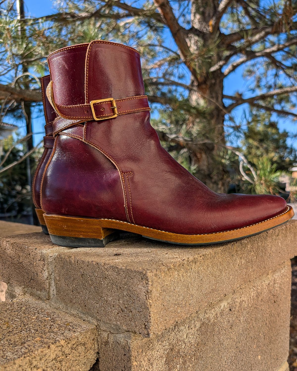 Photo by prospect_joe on April 16, 2026 of the Kiatokko Handmade Jodhpur in Wickett & Craig Burgundy Milled Traditional Harness.