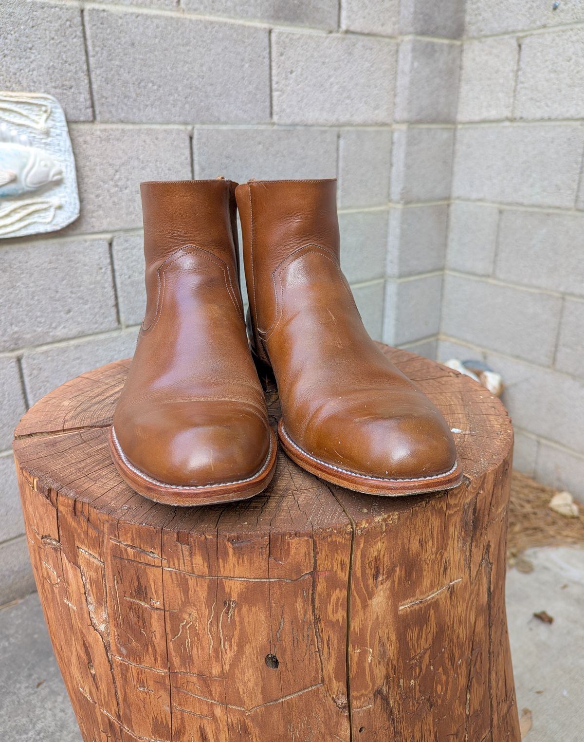 Photo by prospect_joe on January 2, 2025 of the Sapatero Side Zip in Philippine Dark Mustard Calf.