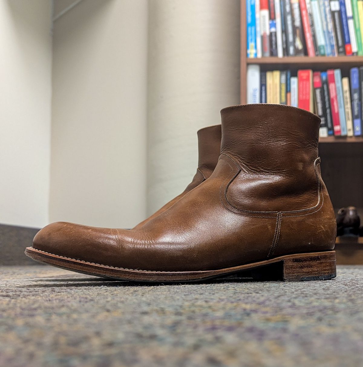 Photo by prospect_joe on February 1, 2025 of the Sapatero Side Zip in Philippine Dark Mustard Calf.