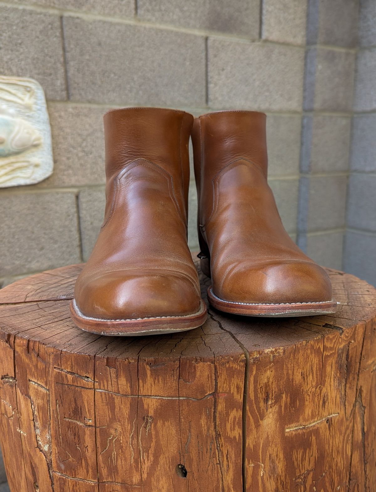 Photo by prospect_joe on February 3, 2025 of the Sapatero Side Zip in Philippine Dark Mustard Calf.