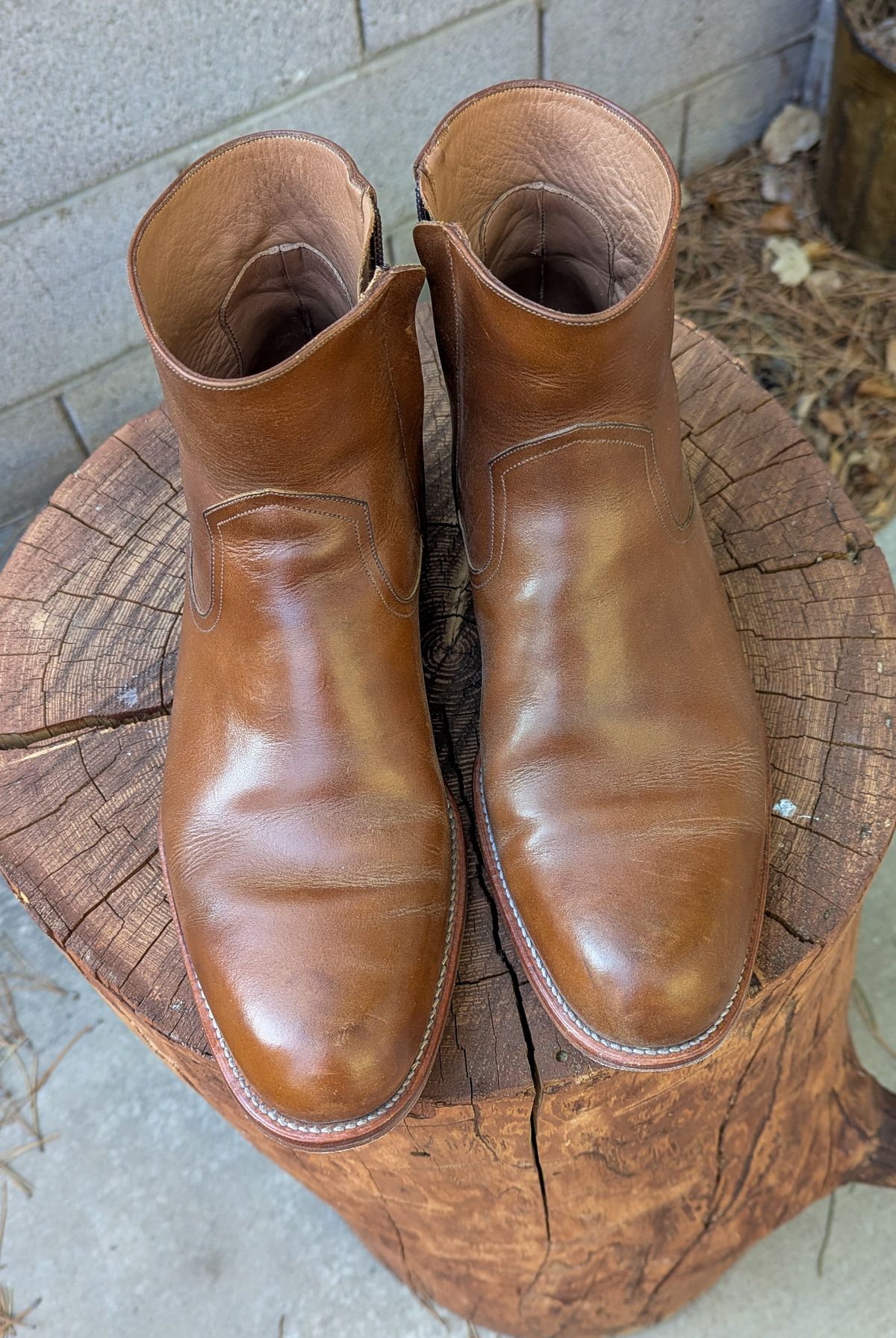 Photo by prospect_joe on February 3, 2025 of the Sapatero Side Zip in Philippine Dark Mustard Calf.