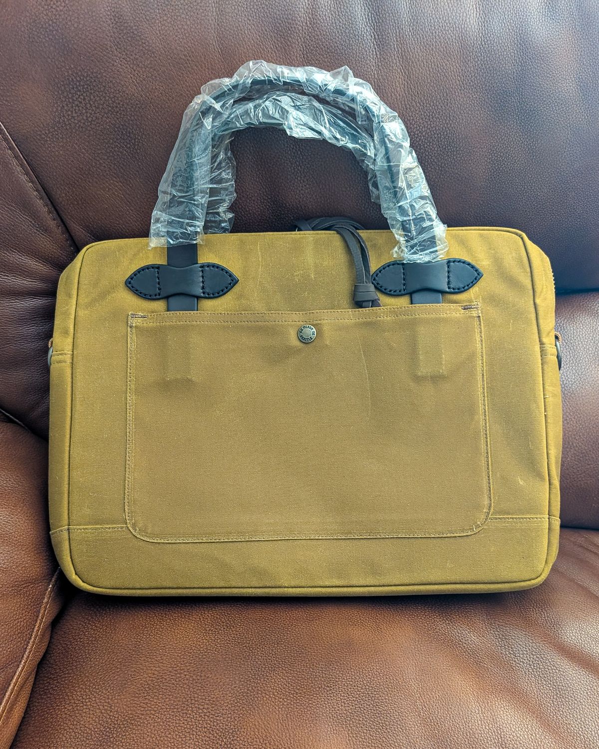 Photo by prospect_joe on May 26, 2026 of the Filson Tin Cloth Compact Briefcase in Dark Tan.