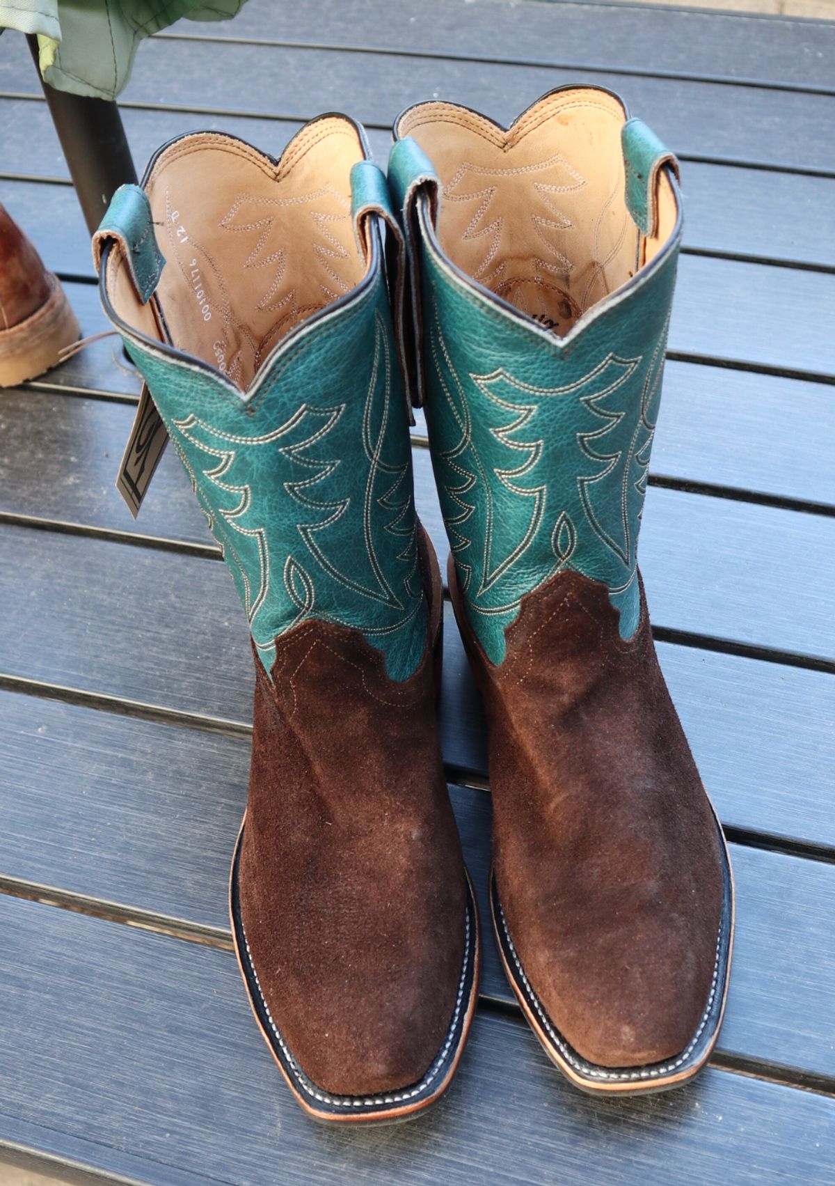 Photo by prospect_joe on May 18, 2024 of the Fenoglio South Texas Tack Exclusive in Nicotine Roughout With Distressed Turquoise.