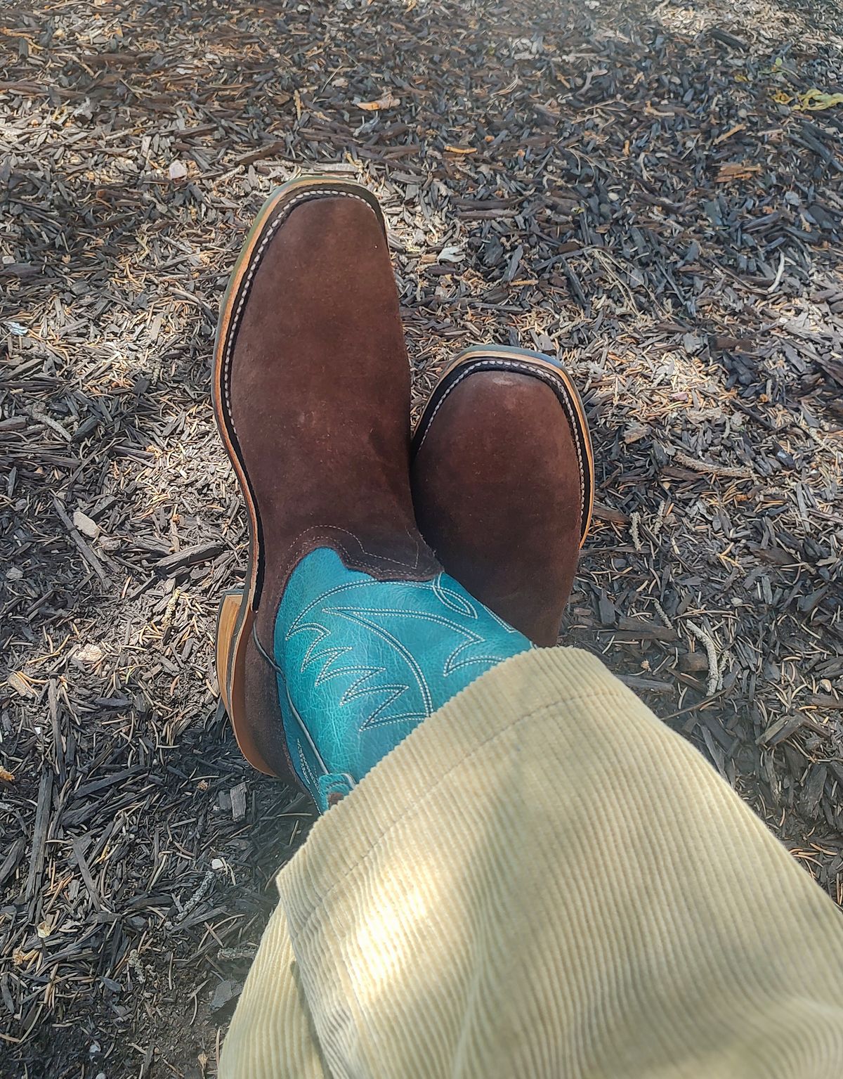 Photo by prospect_joe on July 4, 2024 of the Fenoglio South Texas Tack Exclusive in Nicotine Roughout With Distressed Turquoise.