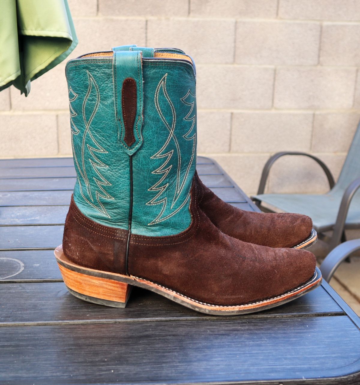 Photo by prospect_joe on July 29, 2024 of the Fenoglio South Texas Tack Exclusive in Nicotine Roughout With Distressed Turquoise.