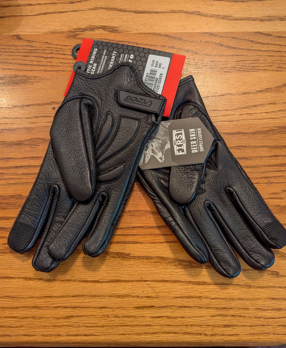 Photo by prospect_joe on January 22, 2025 of the First Manufacturing Company Men's Motorcycle Gloves in Black Deerskin.