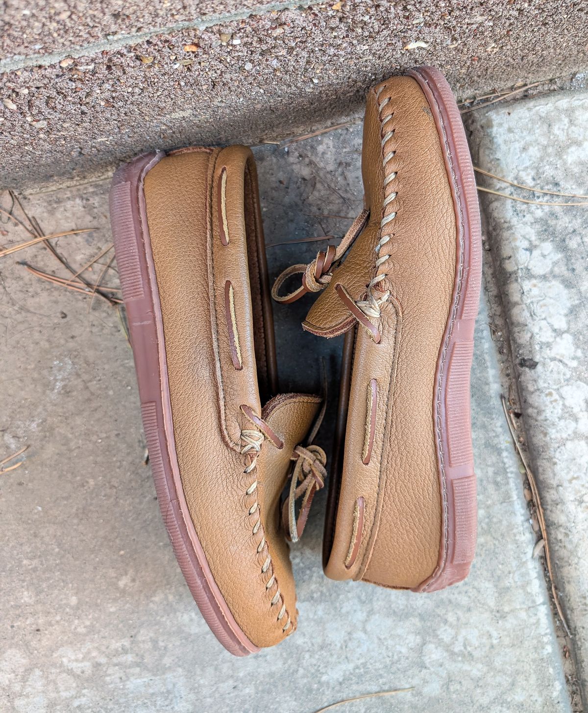 Photo by prospect_joe on November 2, 2025 of the Minnetonka Classic Moccasin in Natural Moosehide.