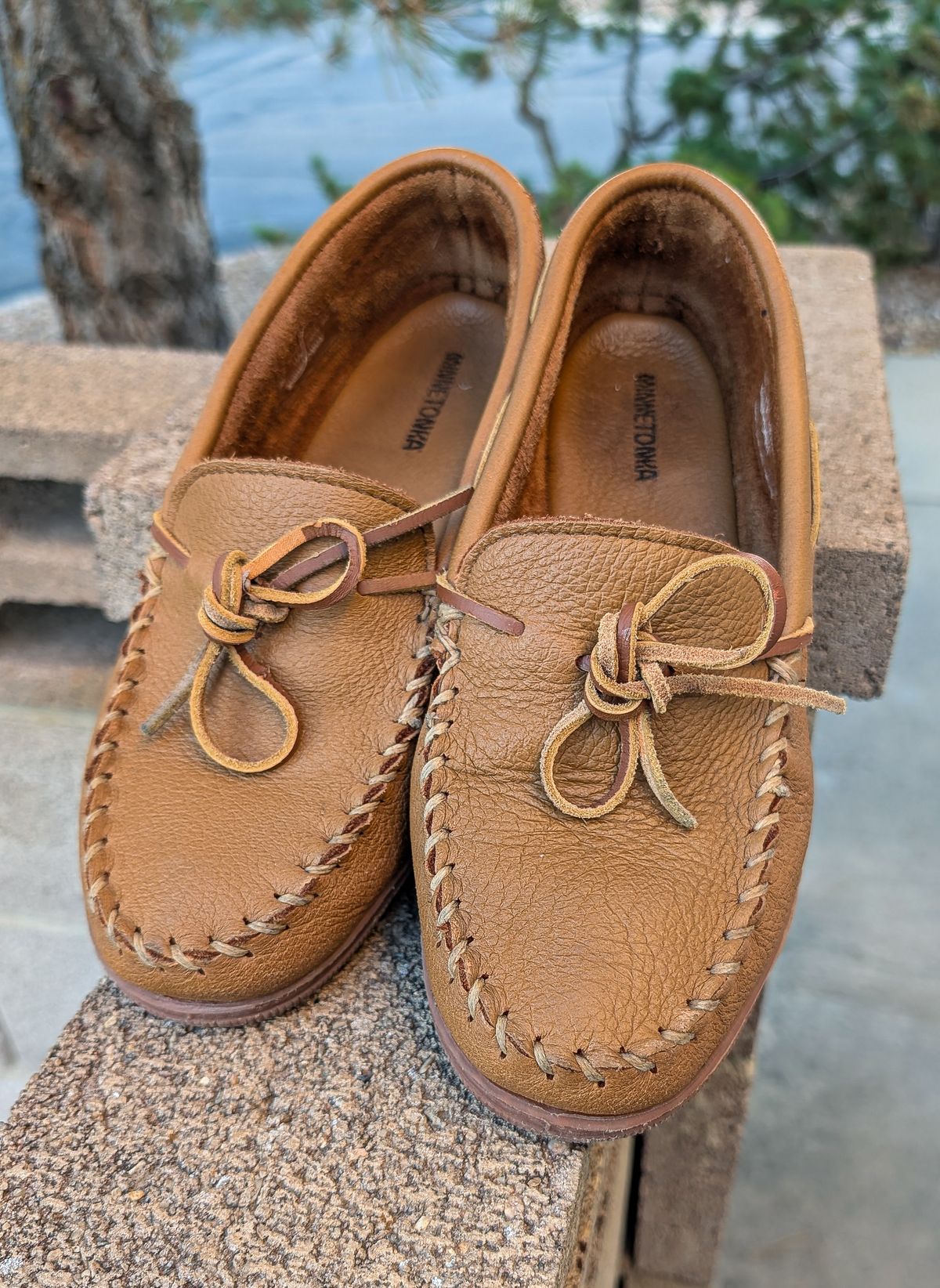 Photo by prospect_joe on November 2, 2025 of the Minnetonka Classic Moccasin in Natural Moosehide.
