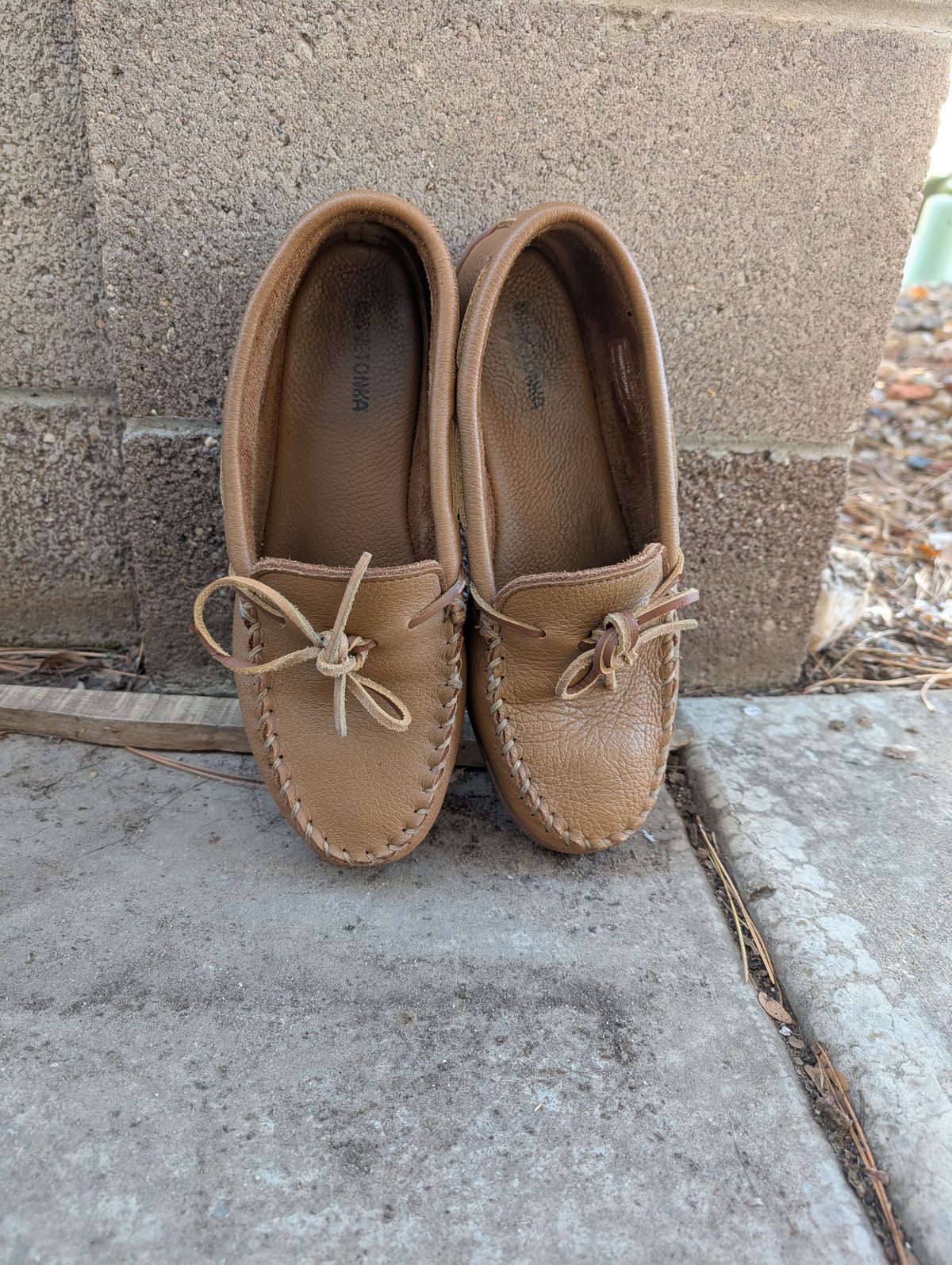 Photo by prospect_joe on December 4, 2025 of the Minnetonka Classic Moccasin in Natural Moosehide.