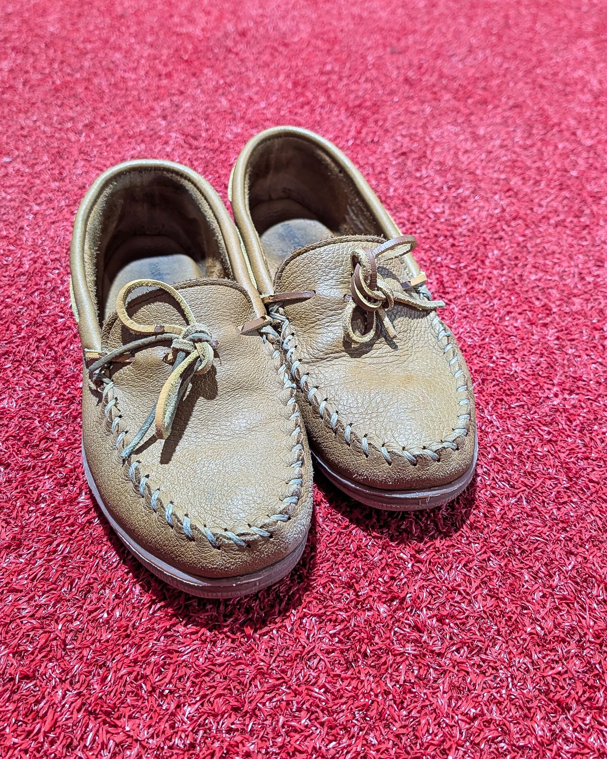 Photo by prospect_joe on April 11, 2026 of the Minnetonka Classic Moccasin in Natural Moosehide.