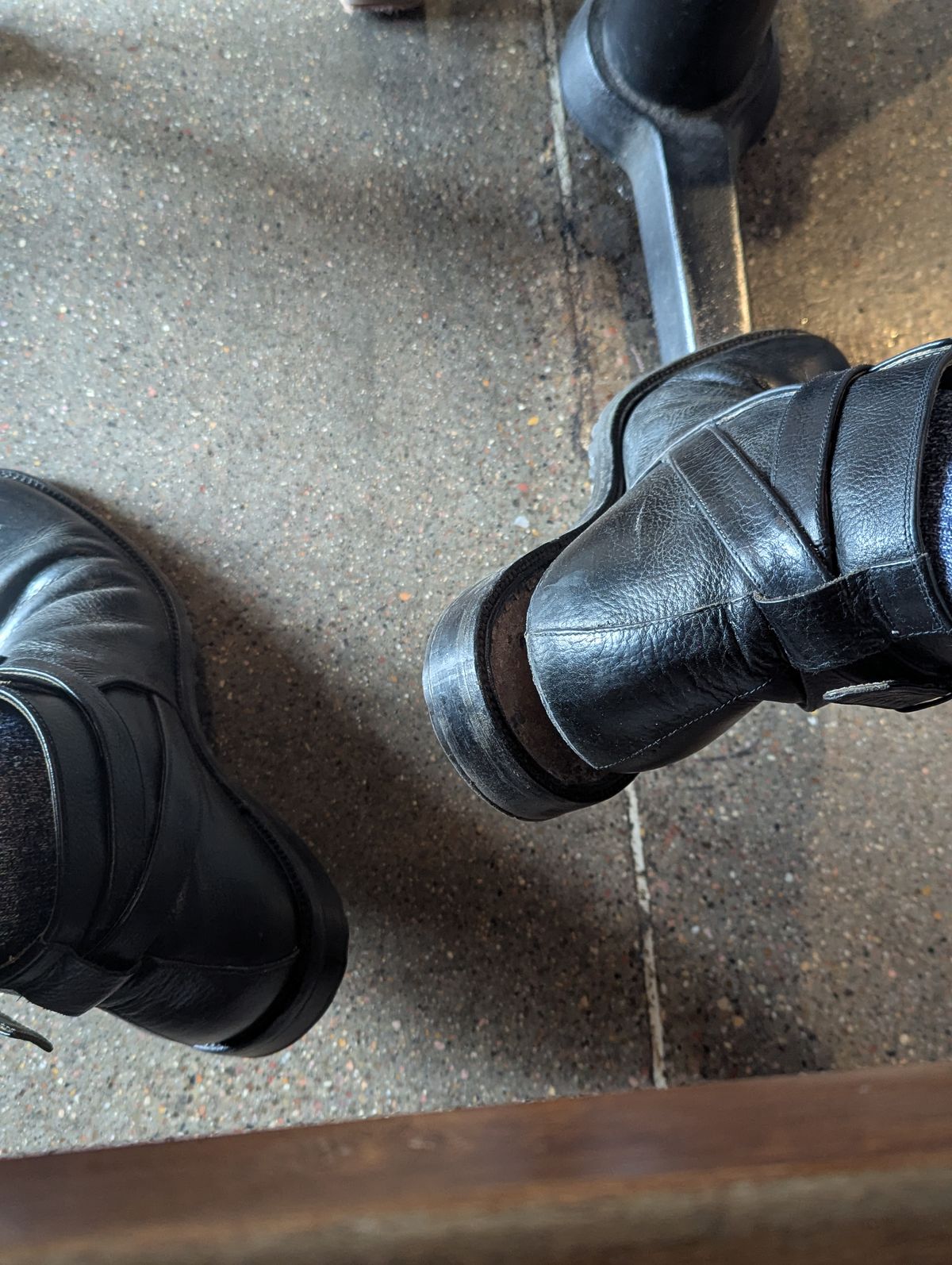 Photo by prospect_joe on January 27, 2025 of the Bally Tempo in Black Pebble Grain.