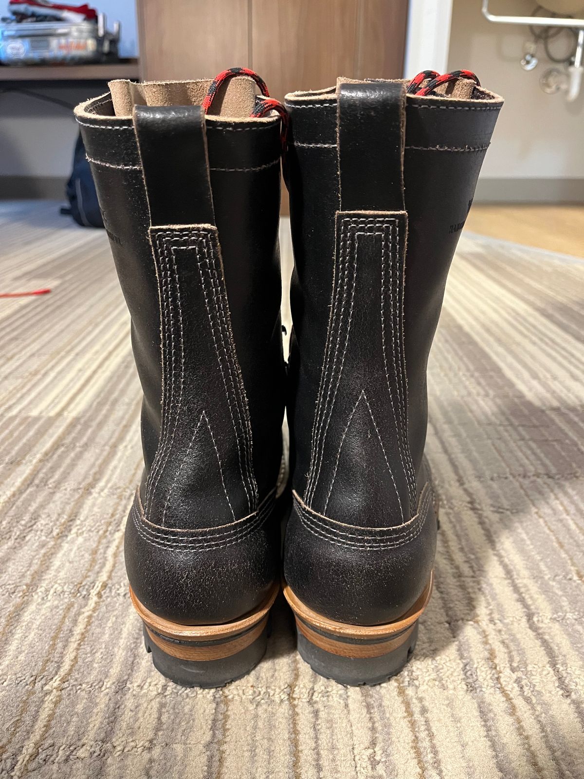 Photo by TurboC12H23 on November 1, 2023 of the White's Smokejumper in Horween Black Waxed Flesh.