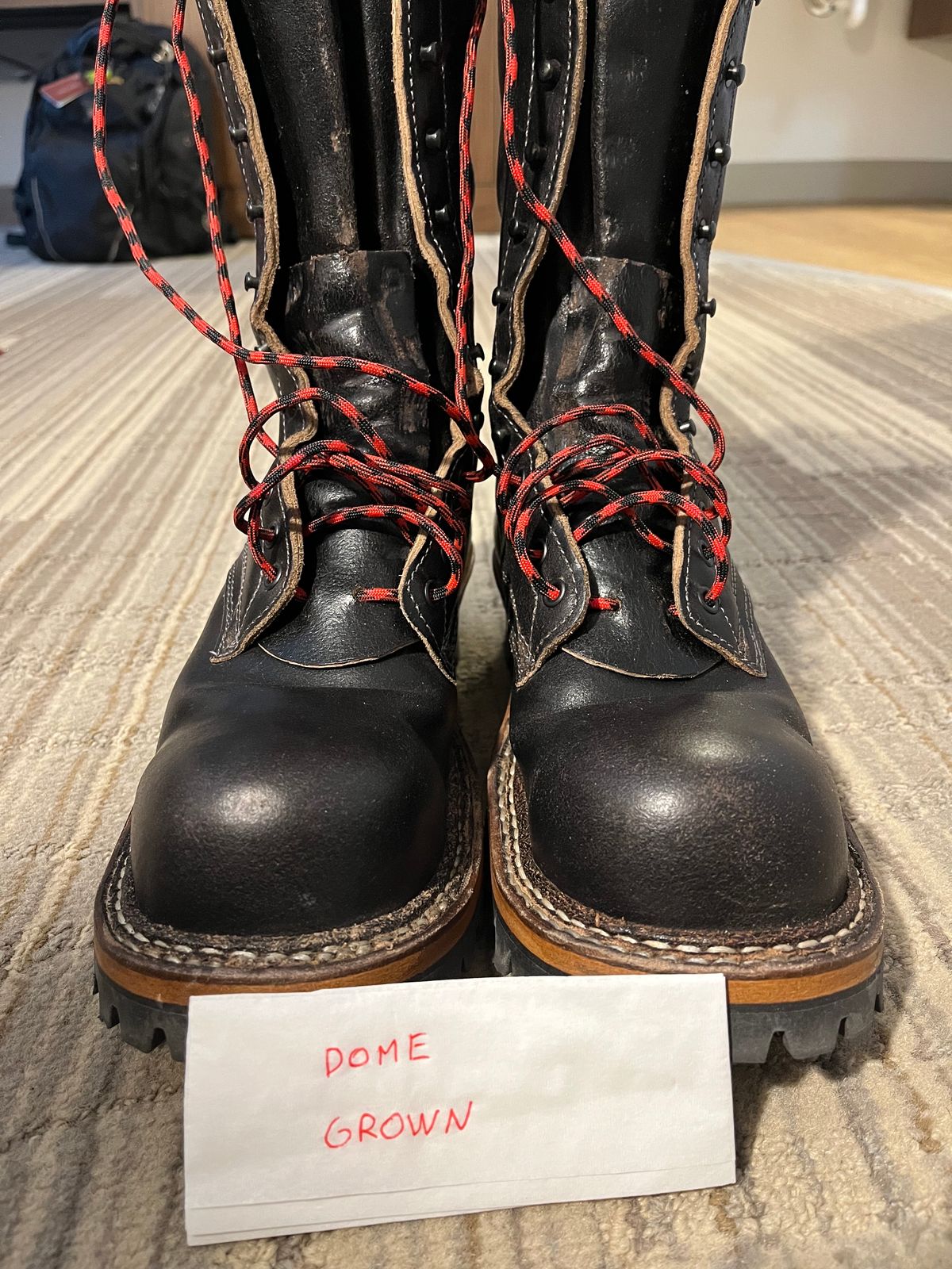 Photo by TurboC12H23 on November 1, 2023 of the White's Smokejumper in Horween Black Waxed Flesh.