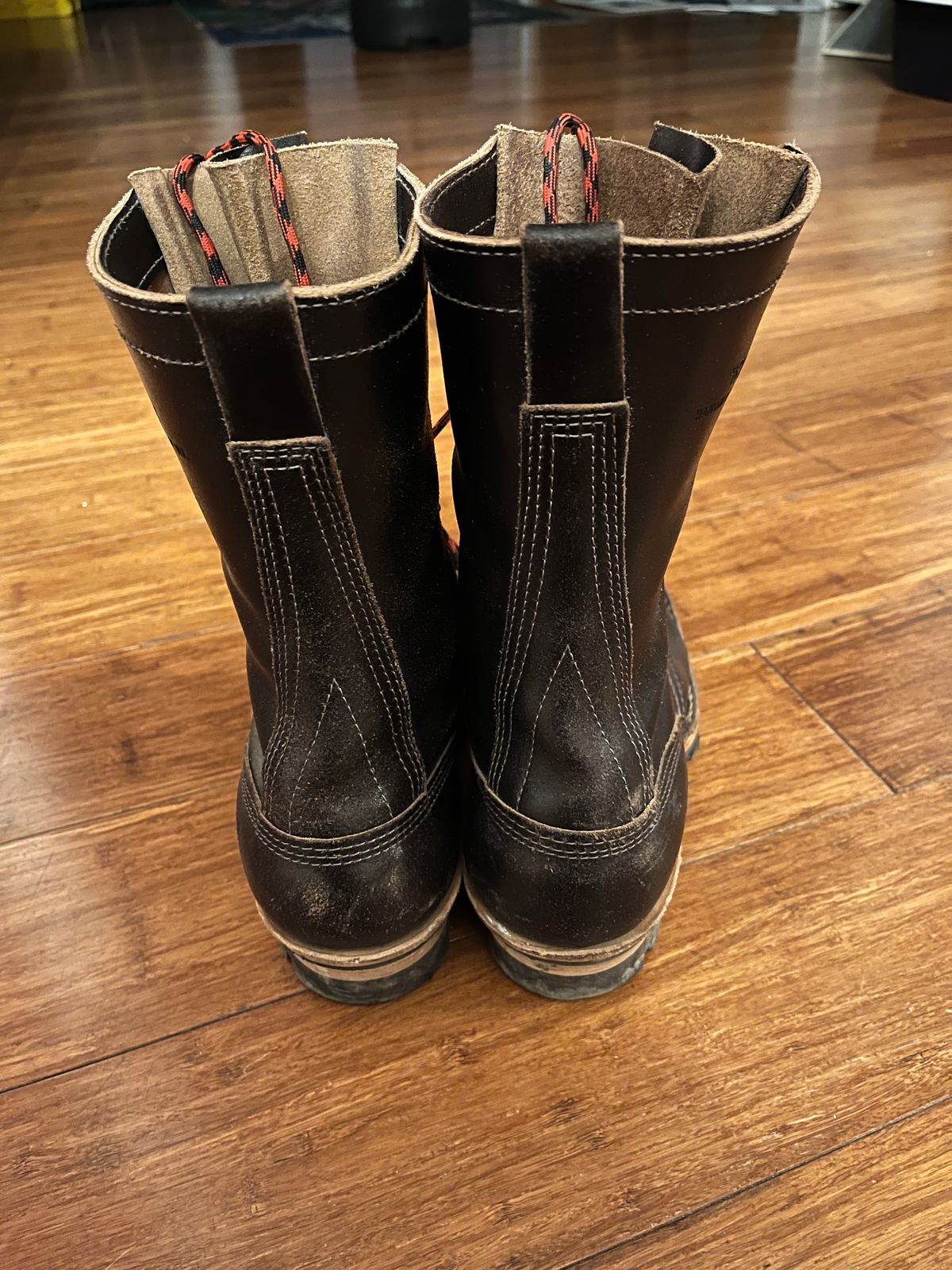 Photo by TurboC12H23 on January 6, 2024 of the White's Smokejumper in Horween Black Waxed Flesh.