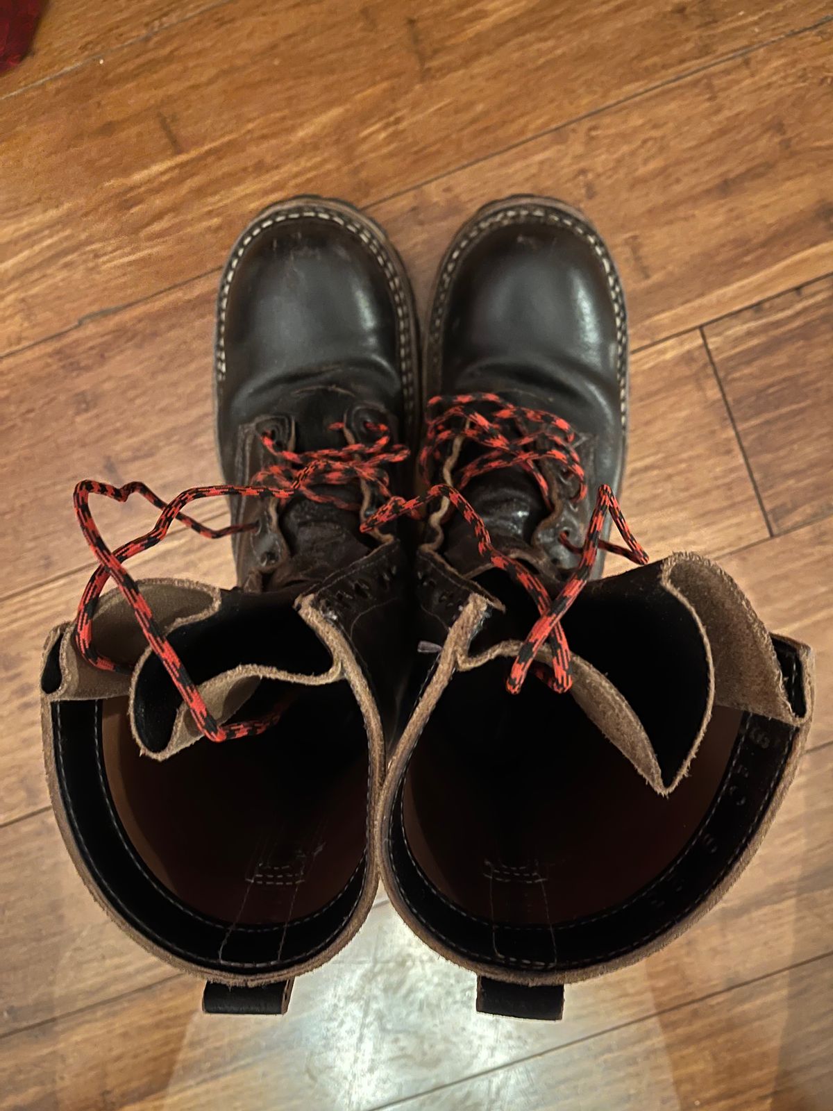 Photo by TurboC12H23 on January 6, 2024 of the White's Smokejumper in Horween Black Waxed Flesh.