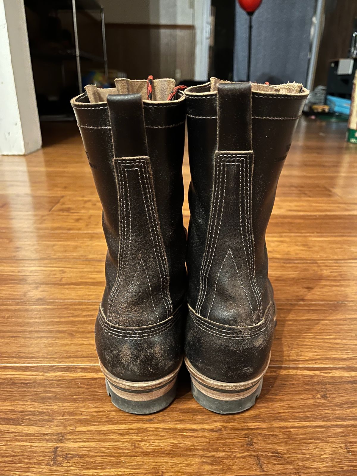 Photo by TurboC12H23 on February 6, 2024 of the White's Smokejumper in Horween Black Waxed Flesh.