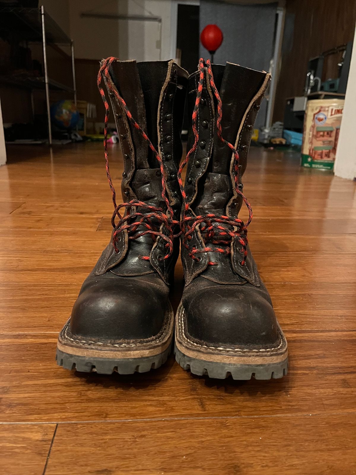 Photo by TurboC12H23 on February 6, 2024 of the White's Smokejumper in Horween Black Waxed Flesh.