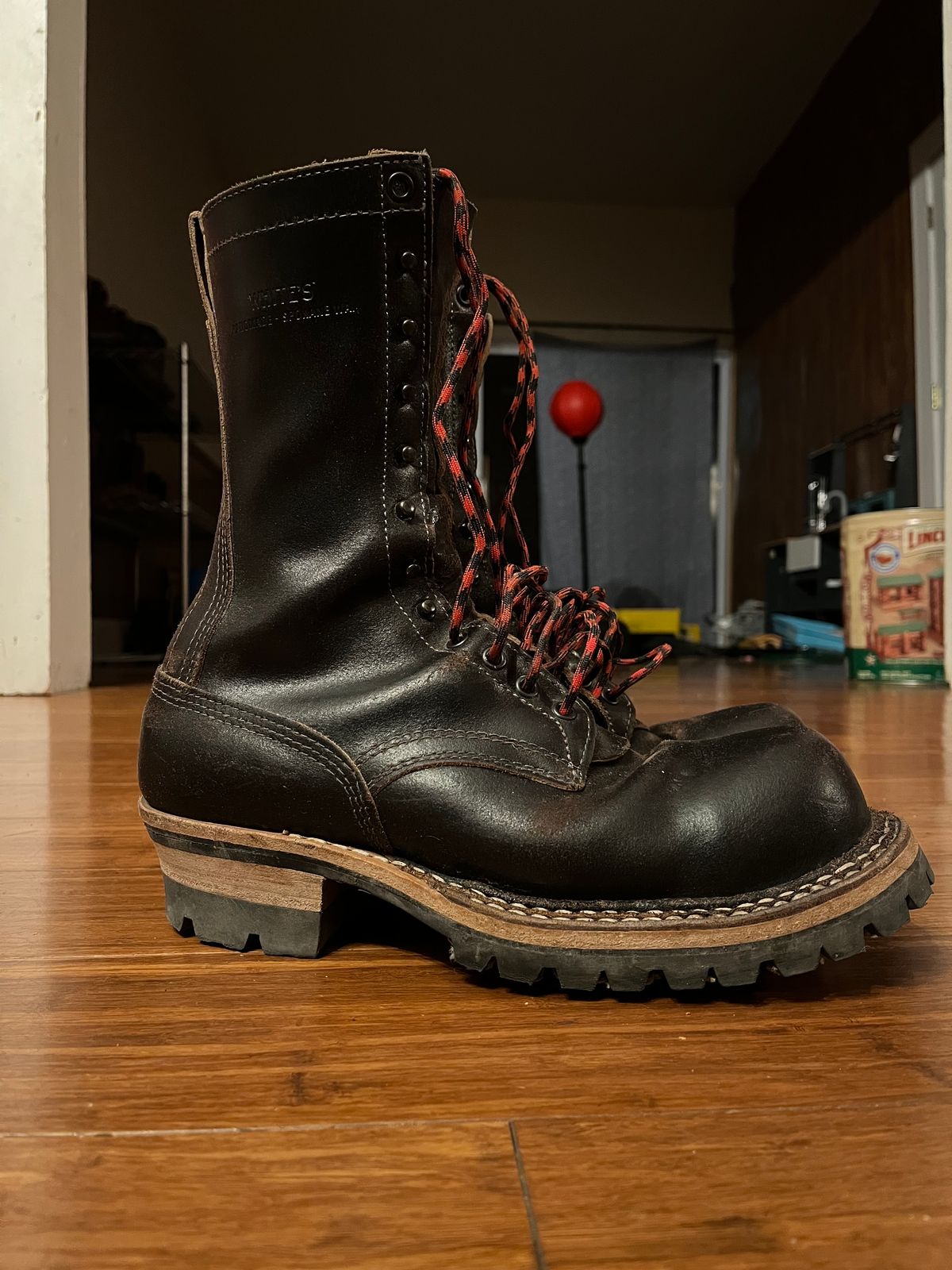 Photo by TurboC12H23 on February 6, 2024 of the White's Smokejumper in Horween Black Waxed Flesh.