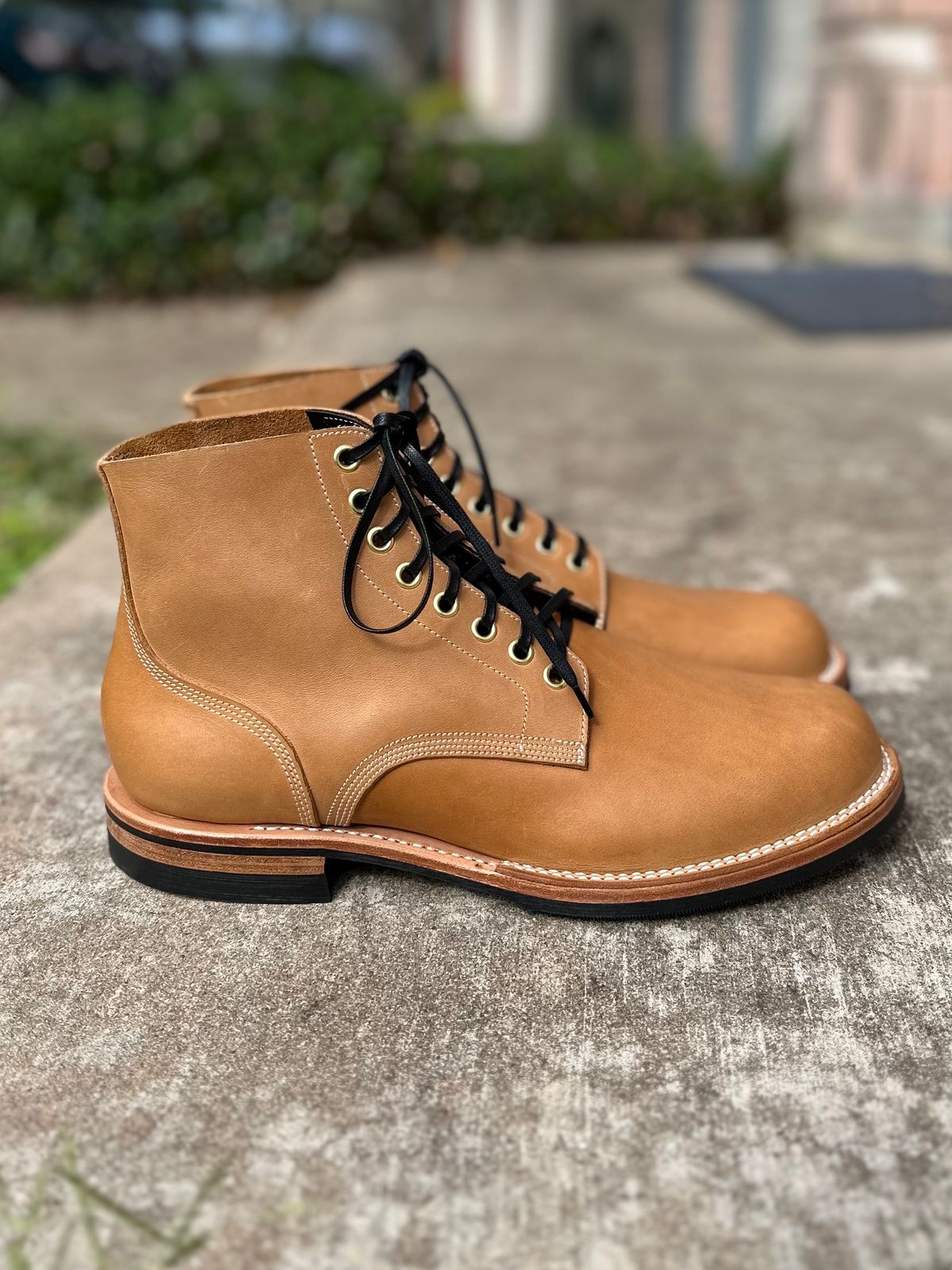 Photo by sononchalant on November 3, 2023 of the New River Boot Boondocker in Horween Moc Latigo.