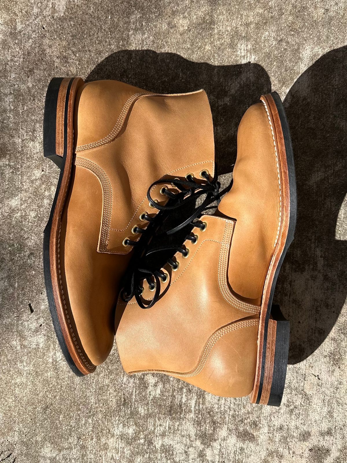 Photo by sononchalant on December 1, 2023 of the New River Boot Boondocker in Horween Moc Latigo.
