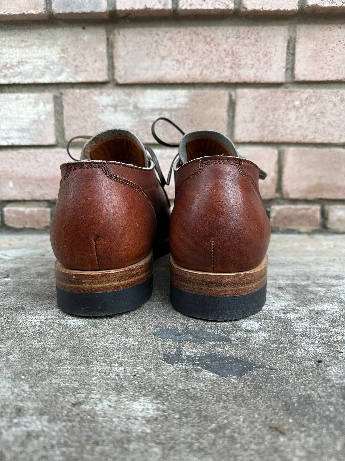 Photo by sononchalant on October 1, 2022 of the Viberg 145 Oxford in Horween Saddle Tan Chromepak.