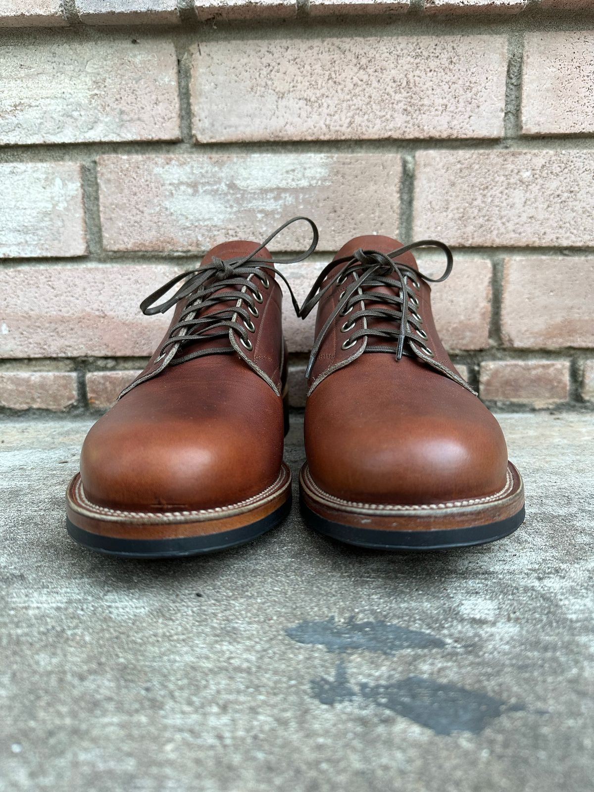 Photo by sononchalant on October 1, 2022 of the Viberg 145 Oxford in Horween Saddle Tan Chromepak.