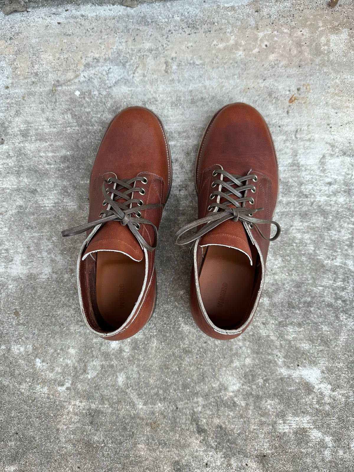 Photo by sononchalant on October 1, 2022 of the Viberg 145 Oxford in Horween Saddle Tan Chromepak.