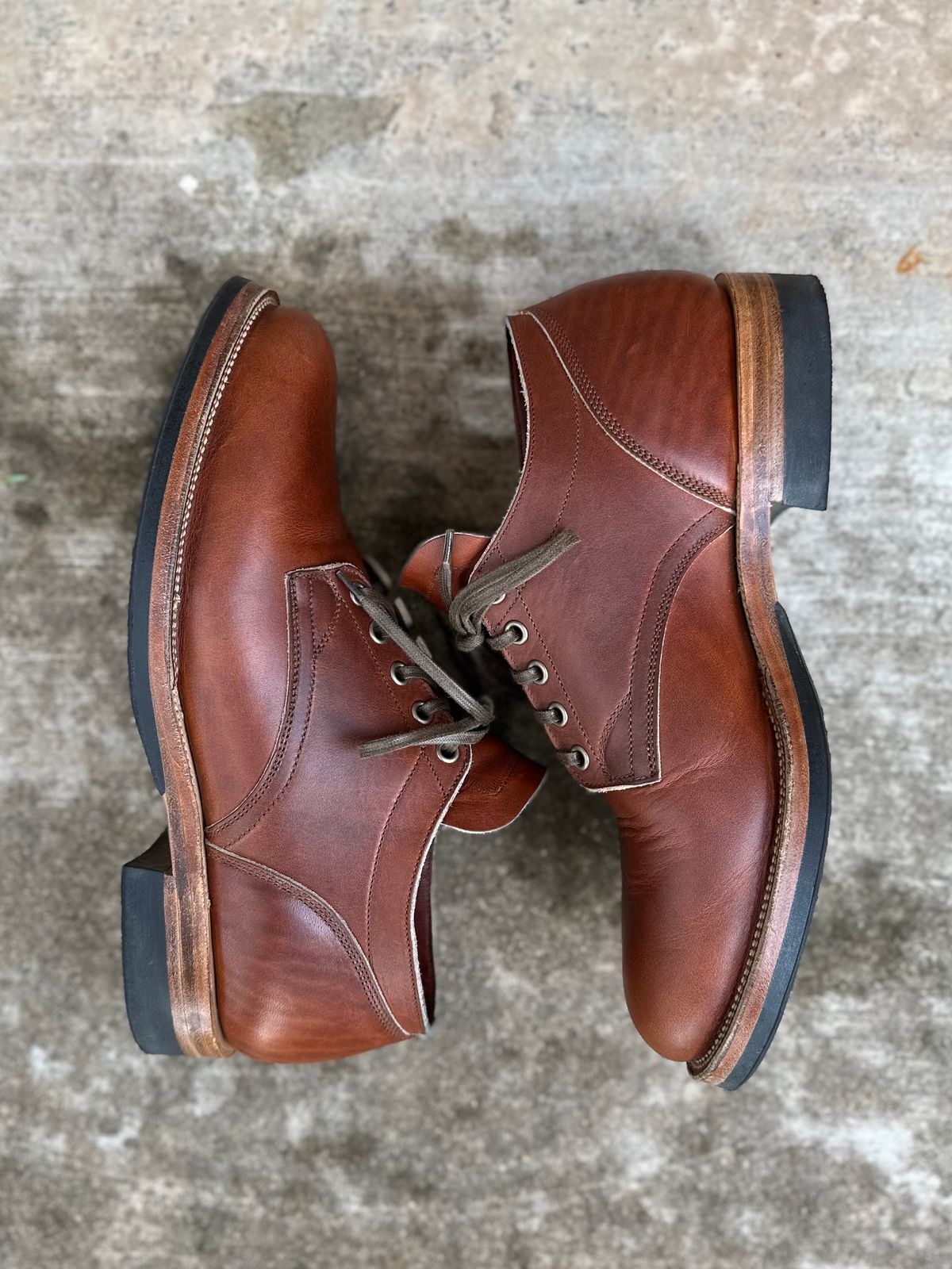 Photo by sononchalant on November 4, 2022 of the Viberg 145 Oxford in Horween Saddle Tan Chromepak.