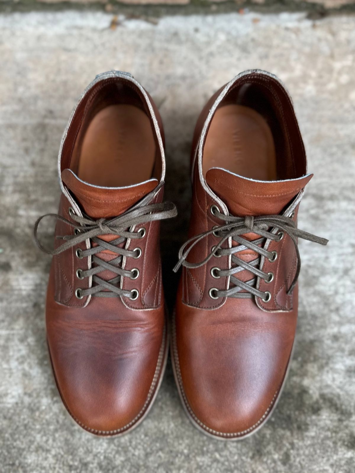 Photo by sononchalant on November 4, 2022 of the Viberg 145 Oxford in Horween Saddle Tan Chromepak.