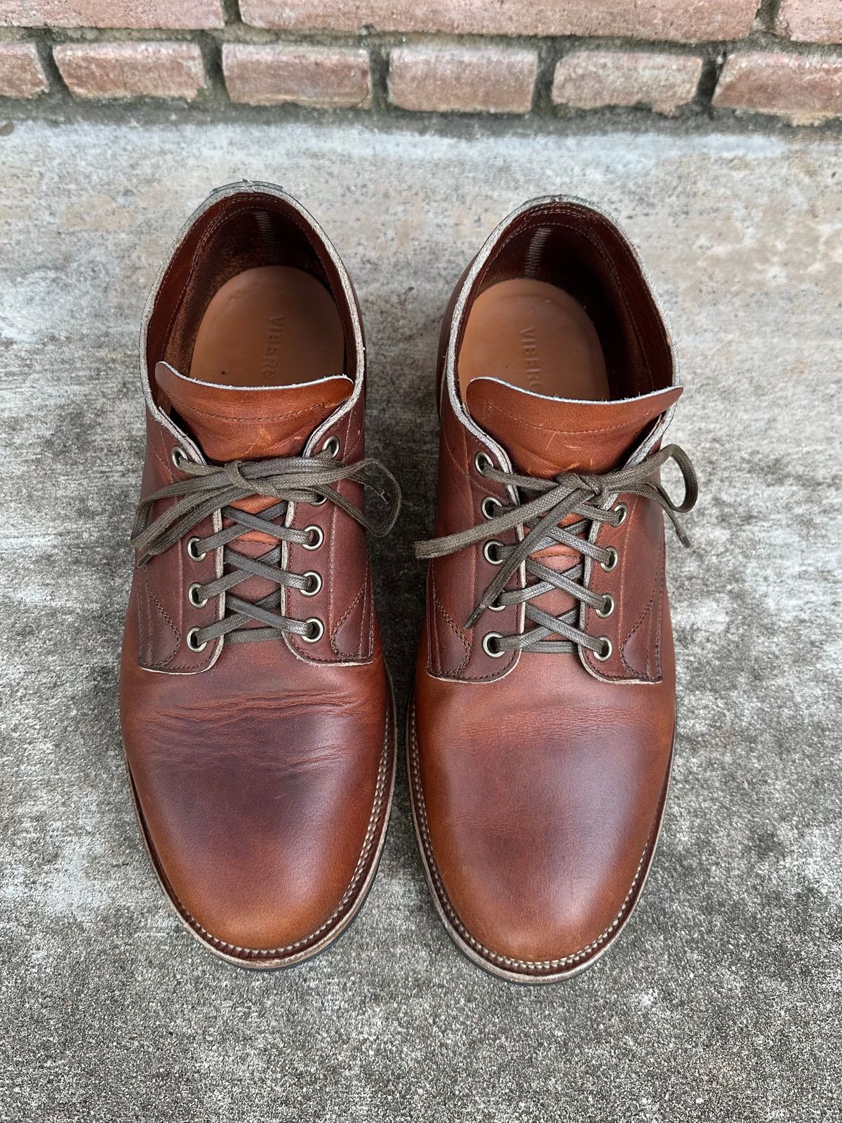 Photo by sononchalant on December 5, 2022 of the Viberg 145 Oxford in Horween Saddle Tan Chromepak.