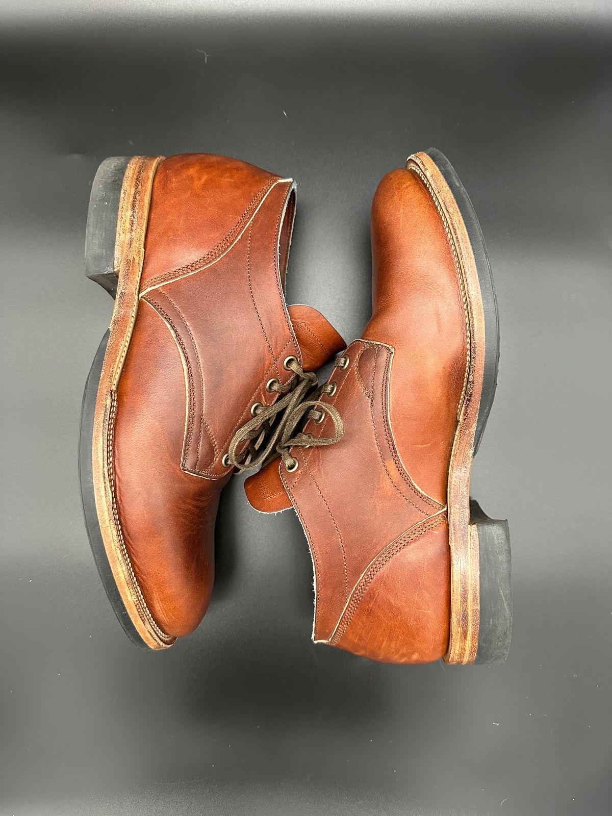 Photo by sononchalant on February 6, 2023 of the Viberg 145 Oxford in Horween Saddle Tan Chromepak.