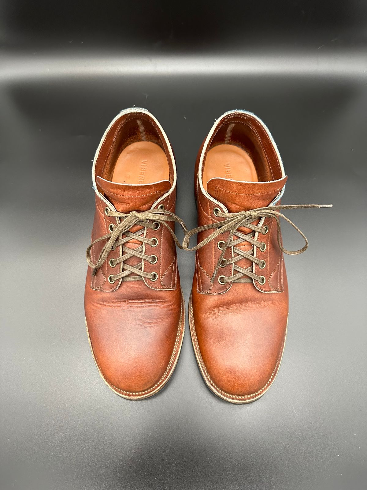 Photo by sononchalant on February 6, 2023 of the Viberg 145 Oxford in Horween Saddle Tan Chromepak.