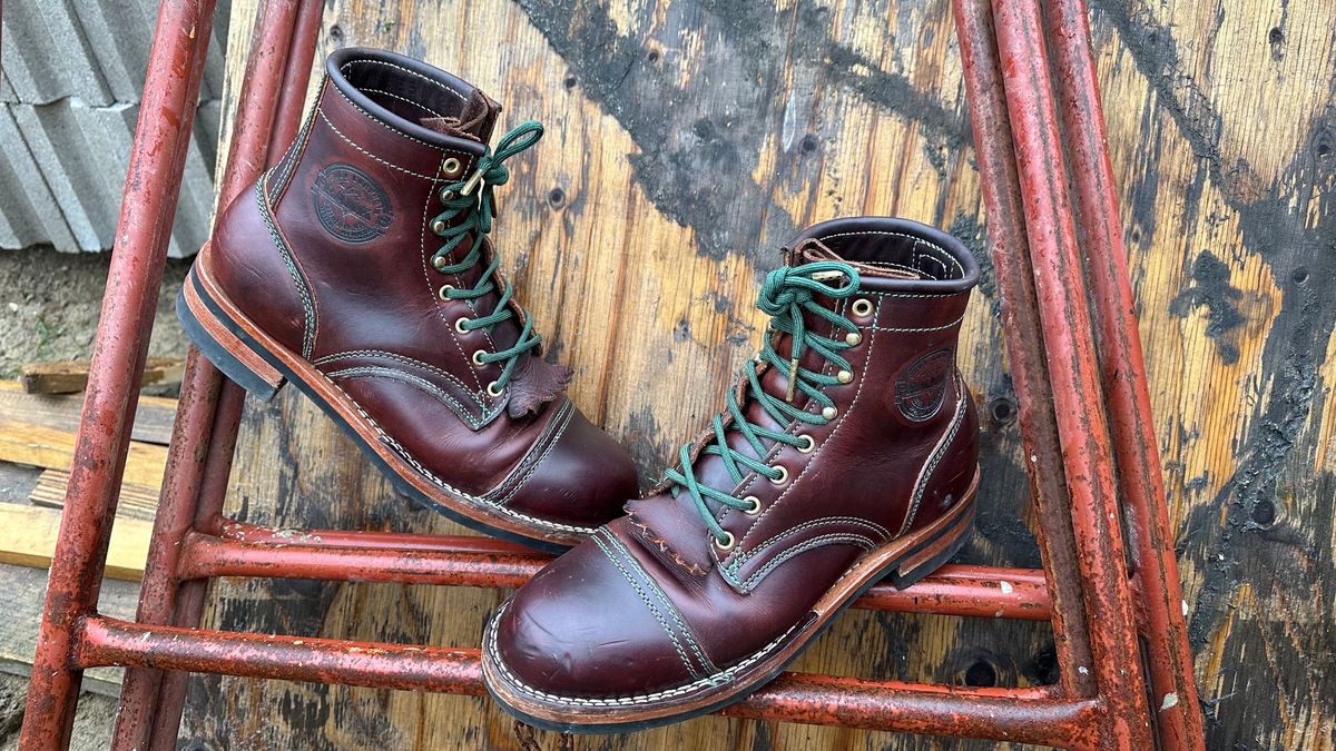 Photo by Dutchbootsguy on February 3, 2024 of the Frank's Boots Ground Pounder in Wickett & Craig Chestnut Oiled Latigo.
