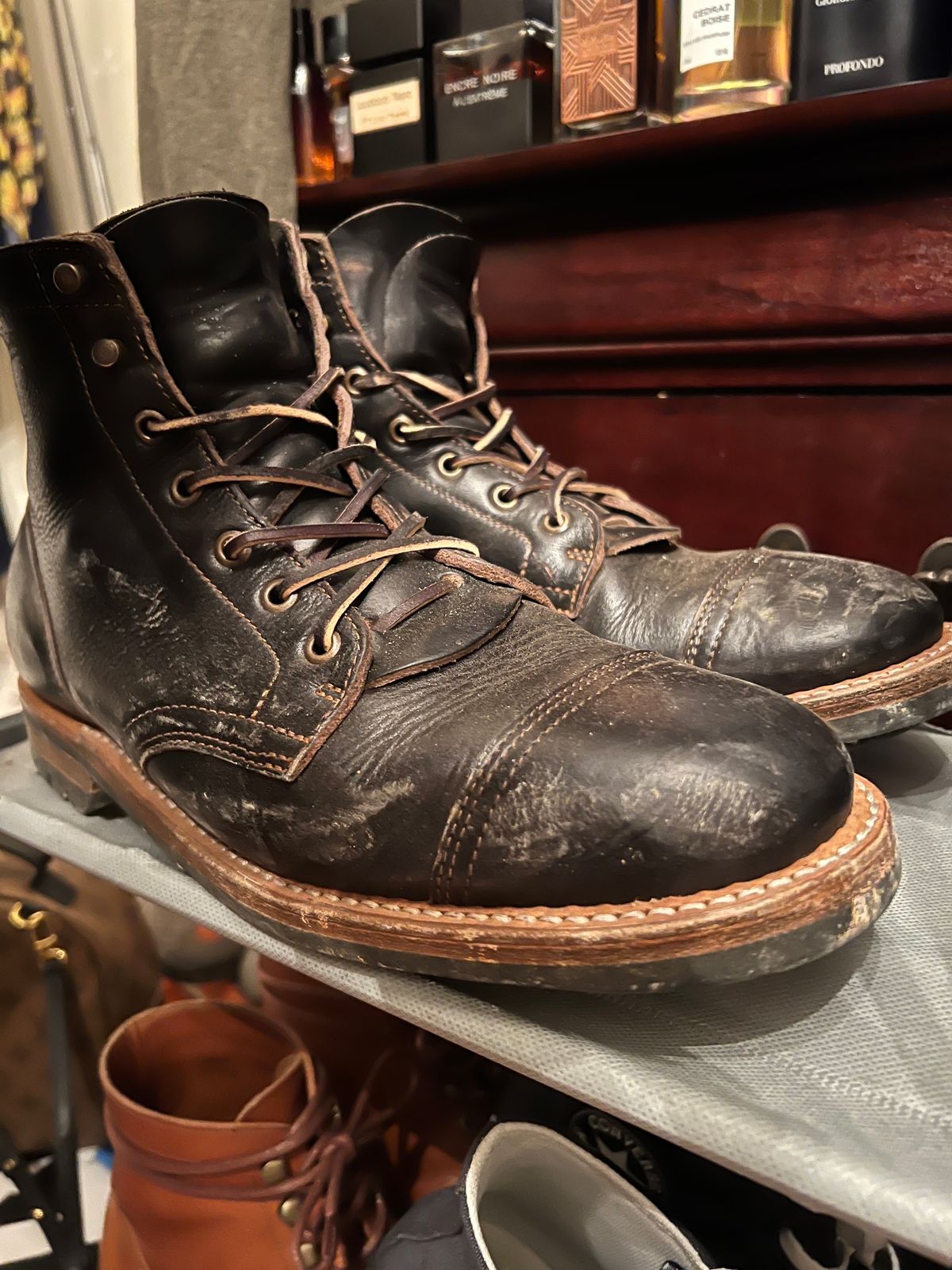 Photo by MrHammett86 on October 31, 2023 of the Truman Unknown Model in Black Teacore.