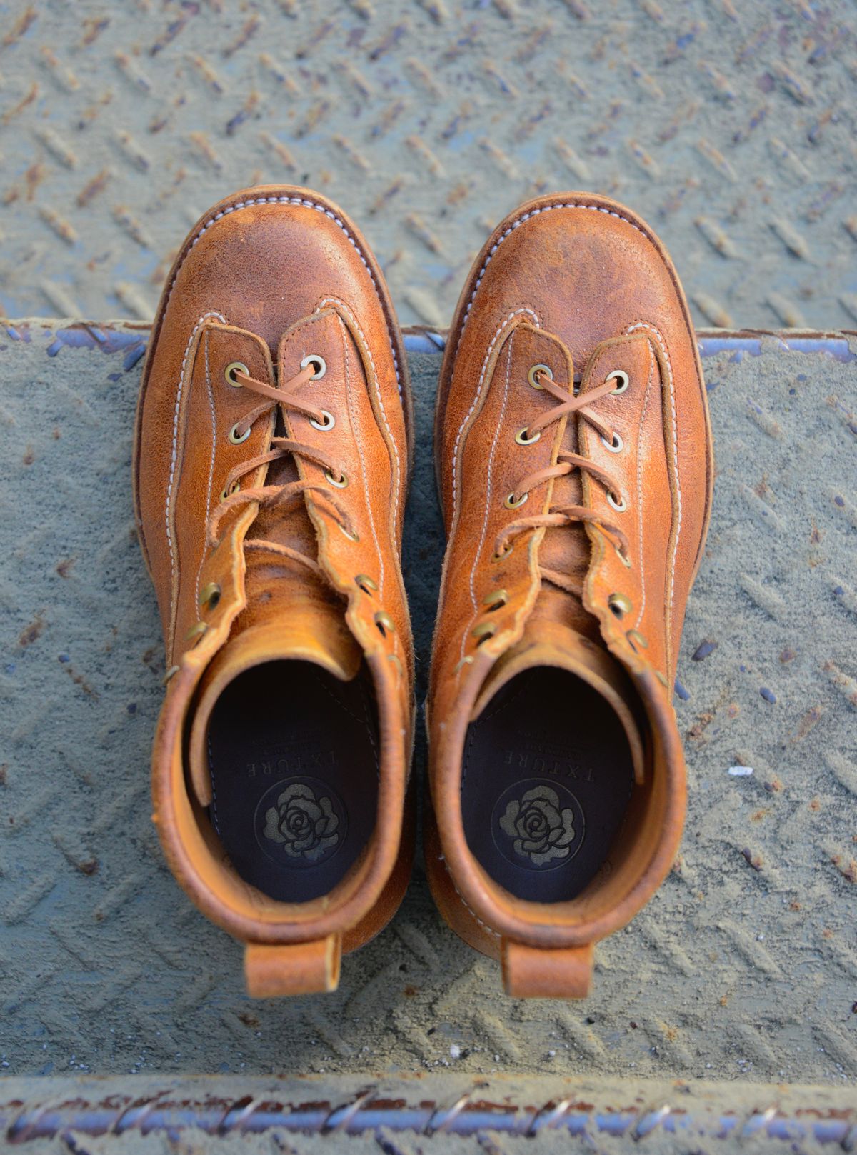 Photo by Eddie on December 6, 2022 of the Txture Sanity Boots in C.F. Stead Coach Crazy Cow.