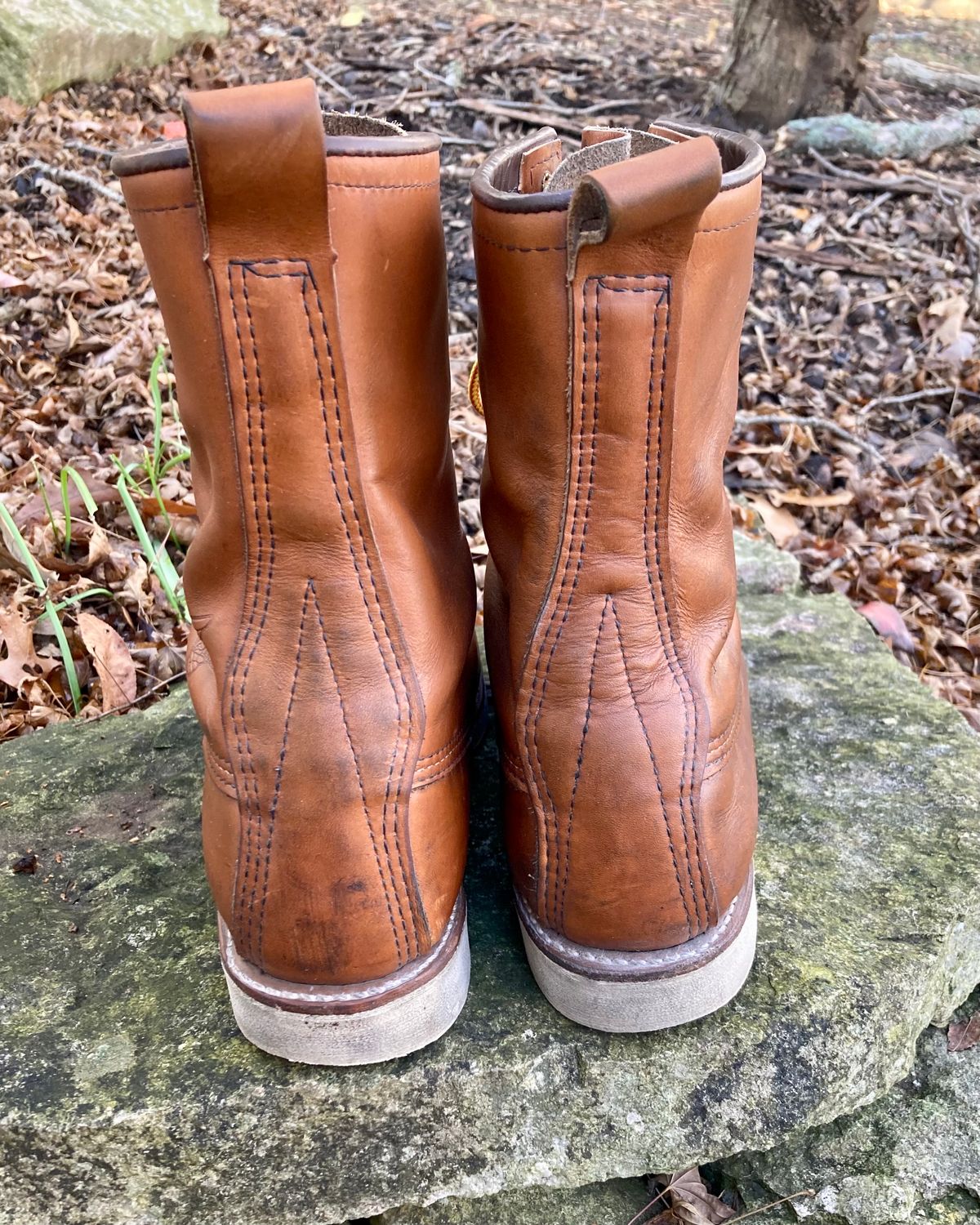 Photo by mreams99 on December 3, 2022 of the Red Wing 8-Inch Classic Moc in S.B. Foot Oro-Iginal.