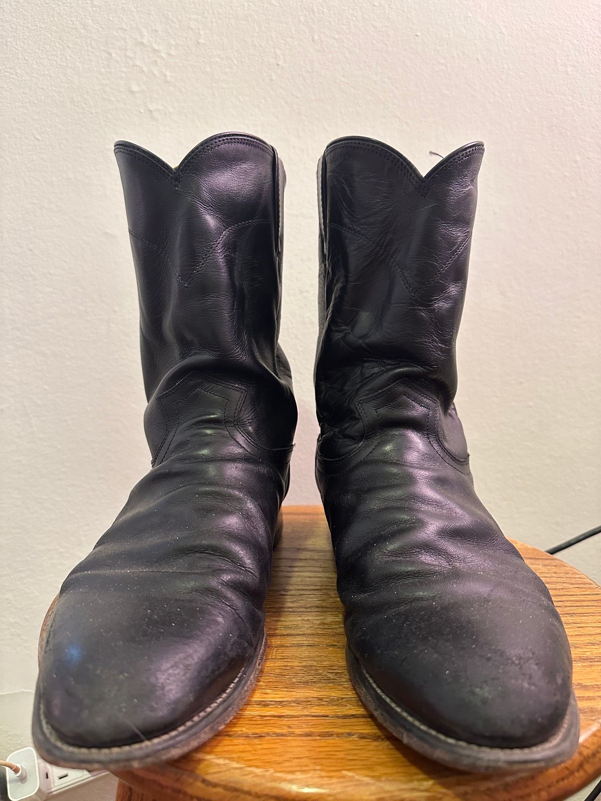 Photo by realtreeroman on April 5, 2023 of the Justin Jackson in Black Kipskin.