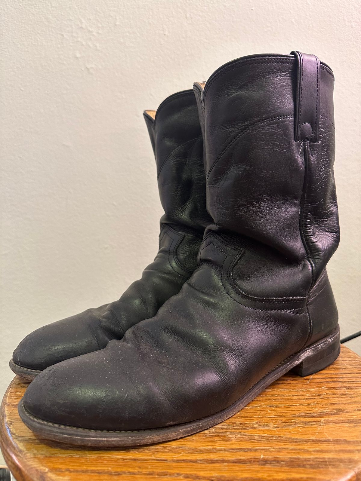 Photo by realtreeroman on April 5, 2023 of the Justin Jackson in Black Kipskin.