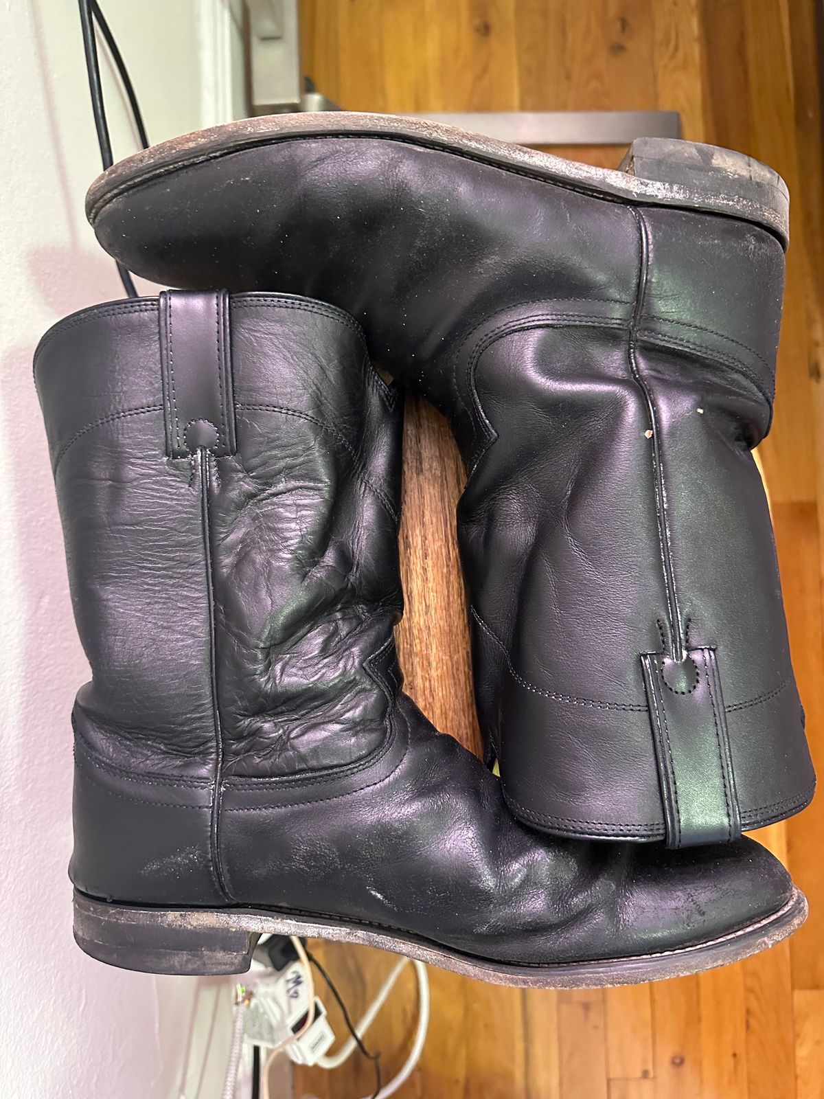 Photo by realtreeroman on April 5, 2023 of the Justin Jackson in Black Kipskin.