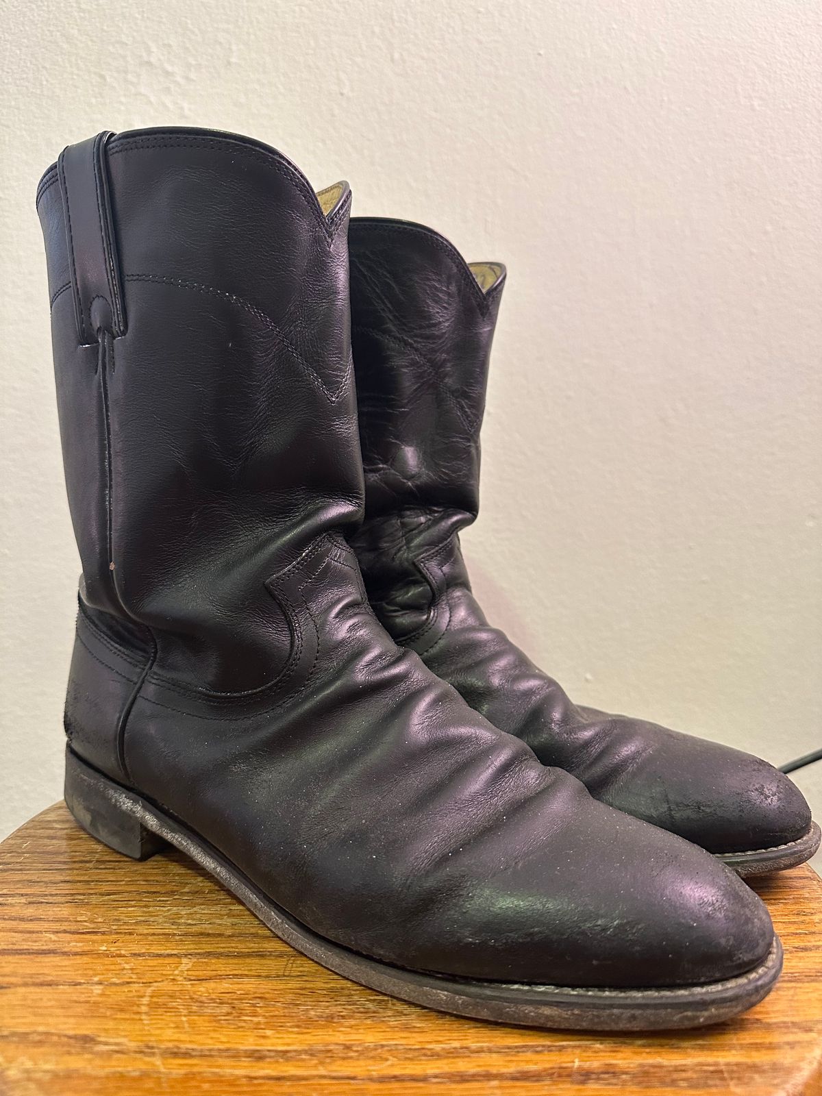 Photo by realtreeroman on April 5, 2023 of the Justin Jackson in Black Kipskin.
