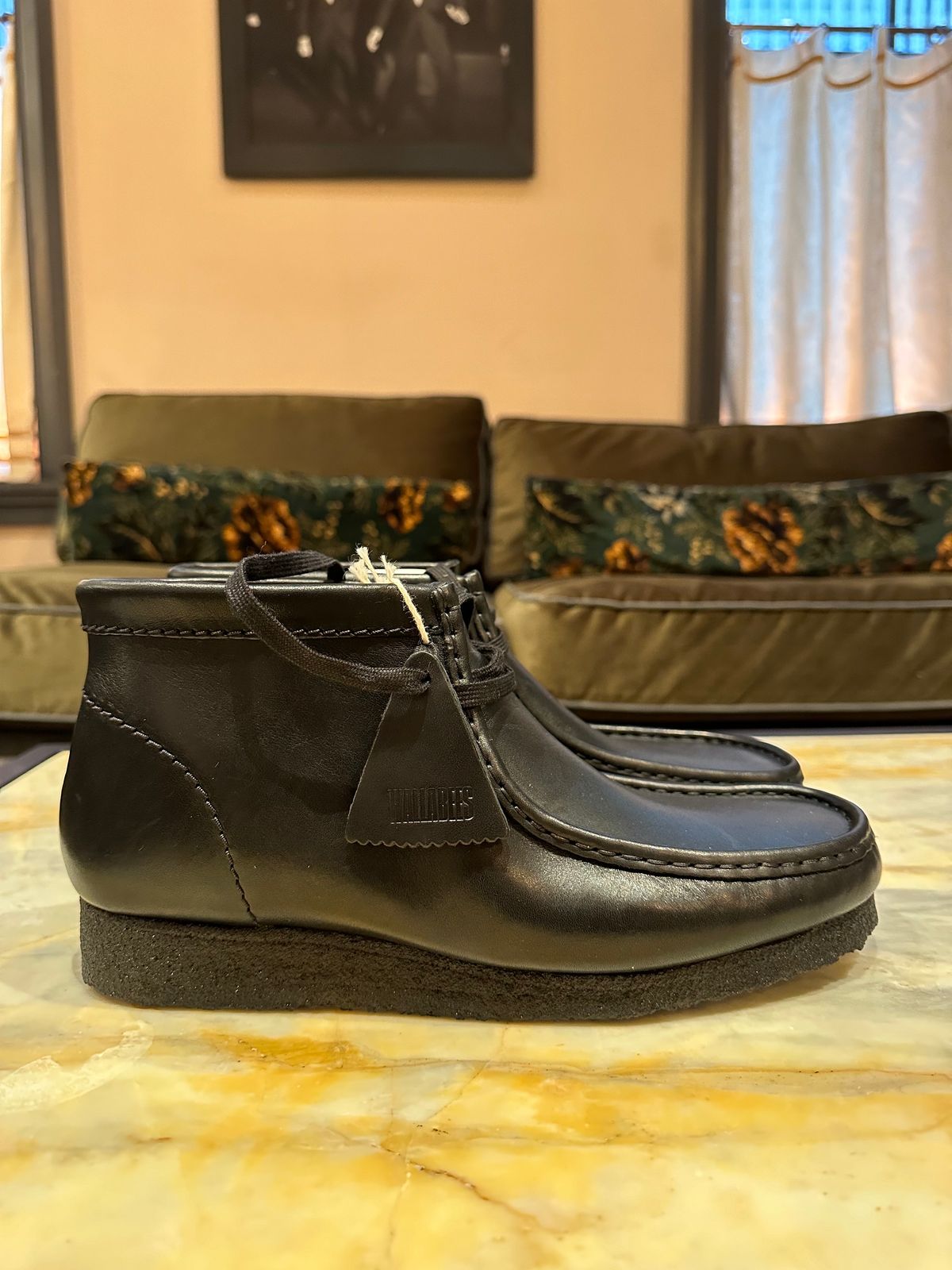 Photo by realtreeroman on November 5, 2023 of the Clarks Wallabee Boot in Unknown Leather.