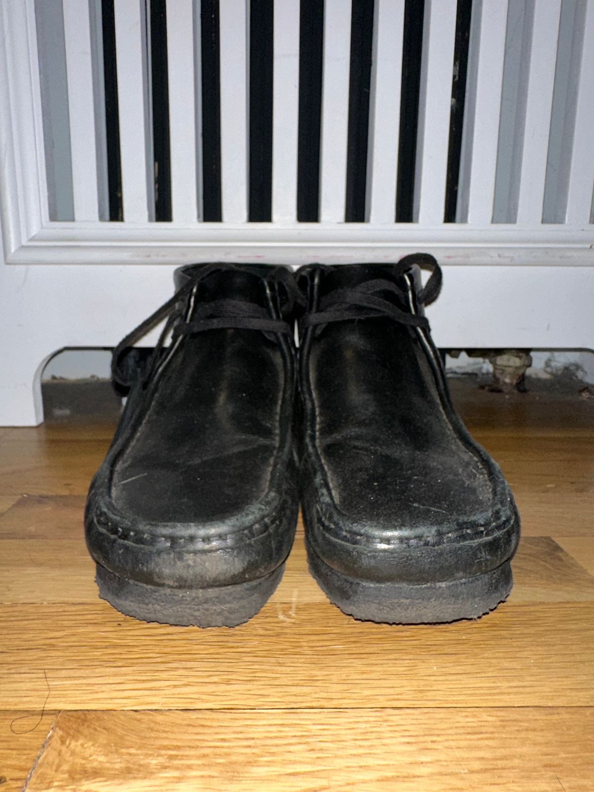 Photo by realtreeroman on December 5, 2023 of the Clarks Wallabee Boot in Unknown Leather.