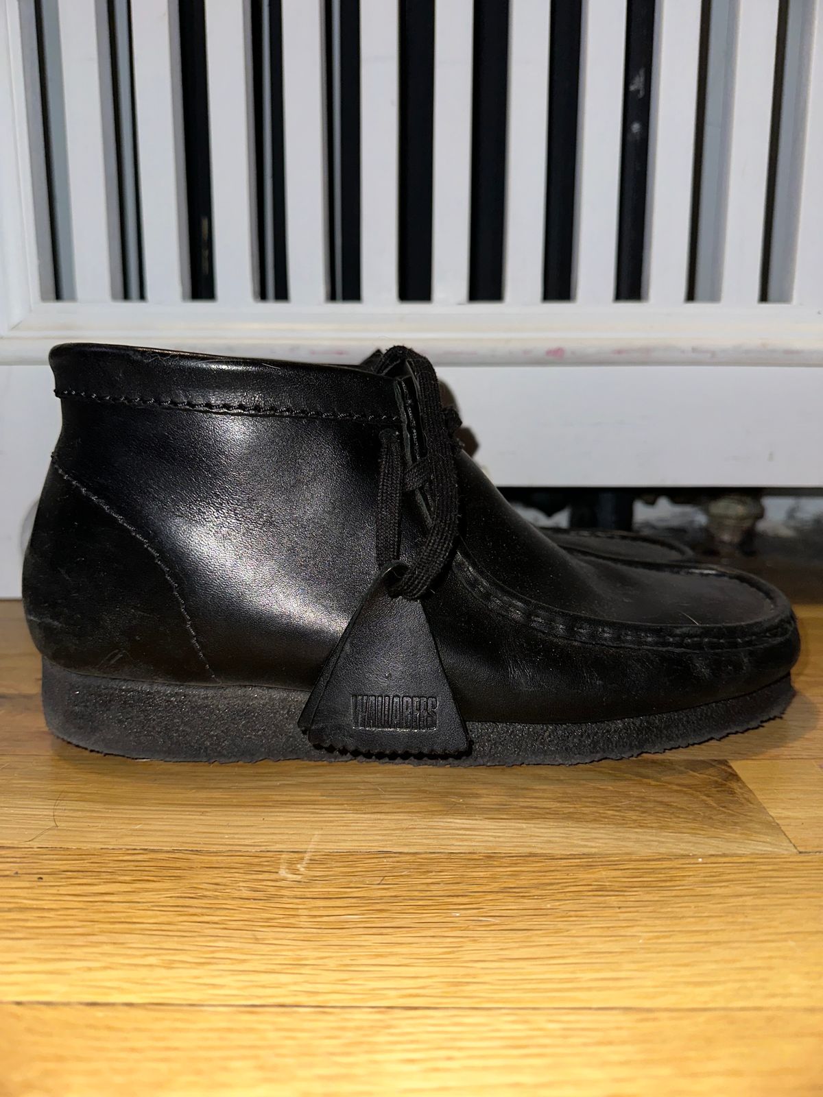 Photo by realtreeroman on December 5, 2023 of the Clarks Wallabee Boot in Unknown Leather.
