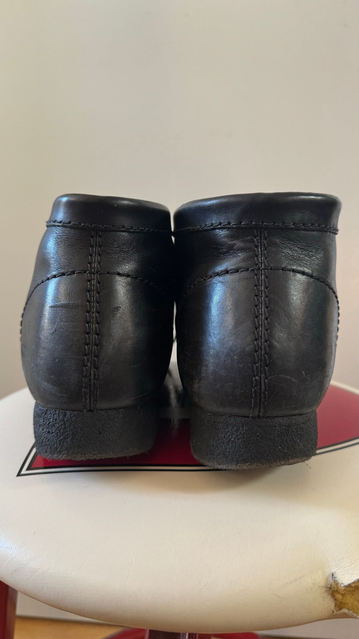Photo by realtreeroman on January 5, 2024 of the Clarks Wallabee Boot in Unknown Leather.