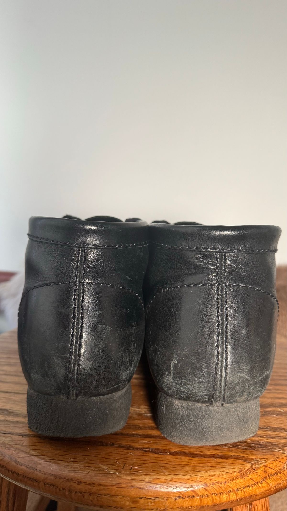 Photo by realtreeroman on February 4, 2024 of the Clarks Wallabee Boot in Unknown Leather.